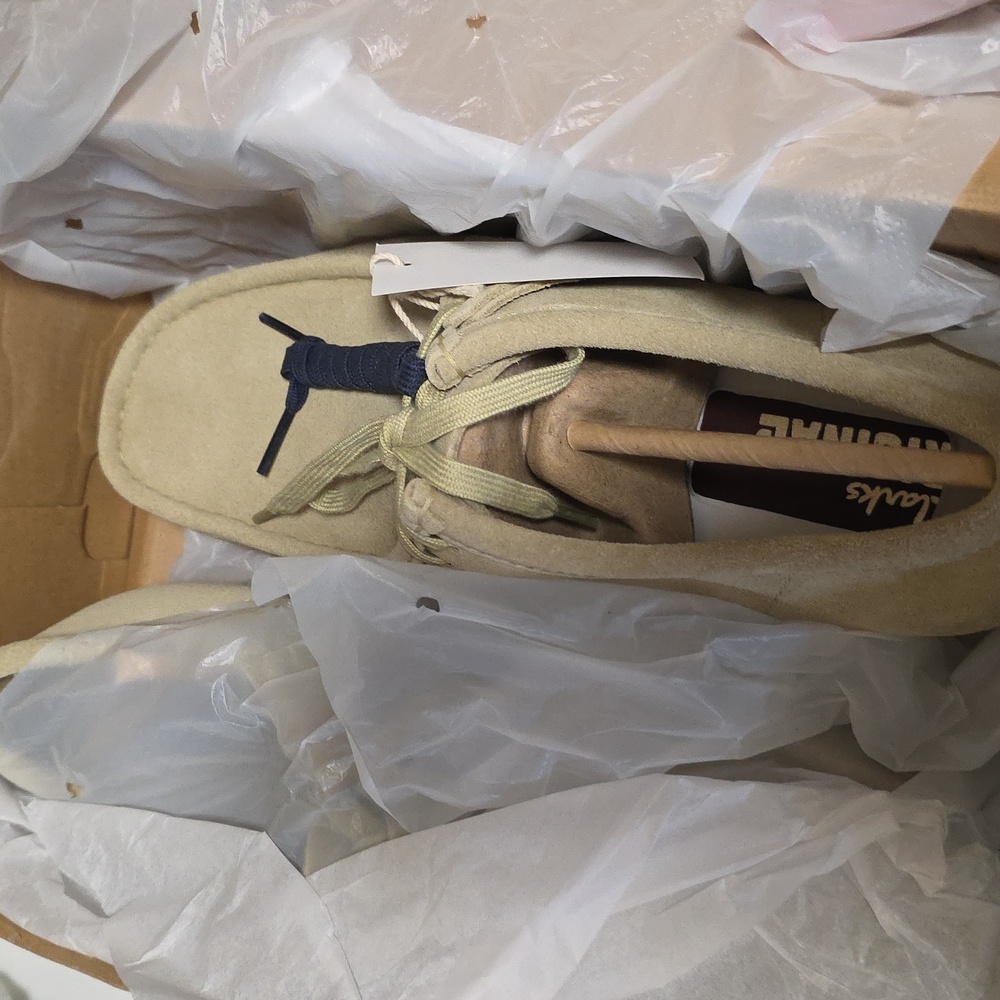 Clarks Wallabee Maple Suede          (Damaged Box) - Picture 7 of 7